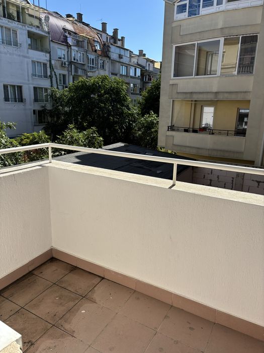 Дава се под наем Тристаен апартамент в Бургас, Център - 85 кв.м за 765 € - Снимка #8