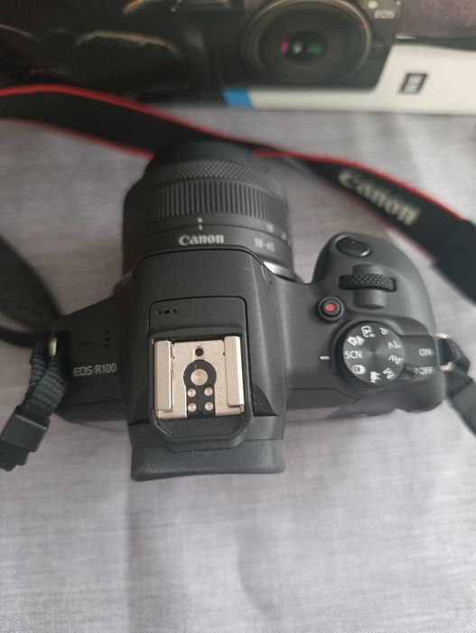 Фотоапарат Canon EOS R100