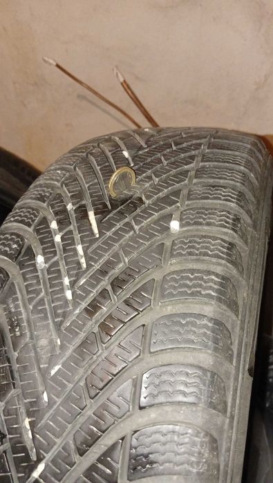 2бр. зимни гуми 215/55/17  55лв. Дот 2018