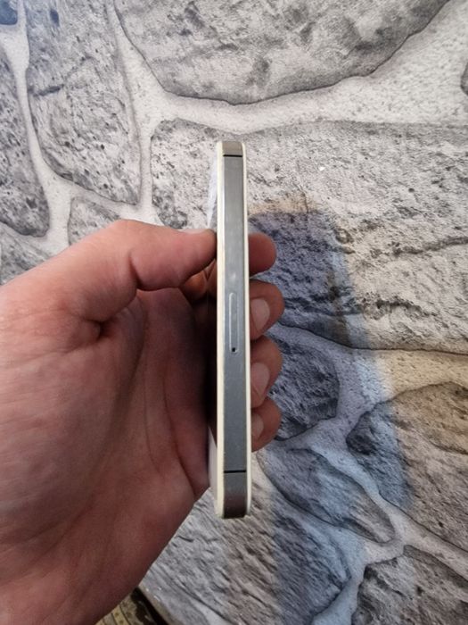 Продам Айфон 4S ...