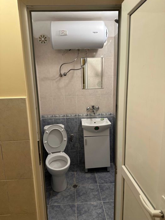 Дава се под наем Офис в Варна, Колхозен пазар - 24 кв.м за 204 € - Снимка #8