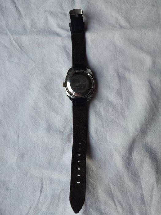 Слава с ден и дата - автомат. Съветски механичен часовник.