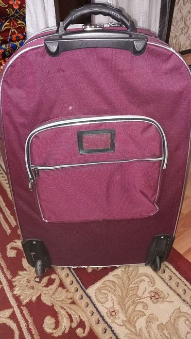 Продаётся большой чемодан