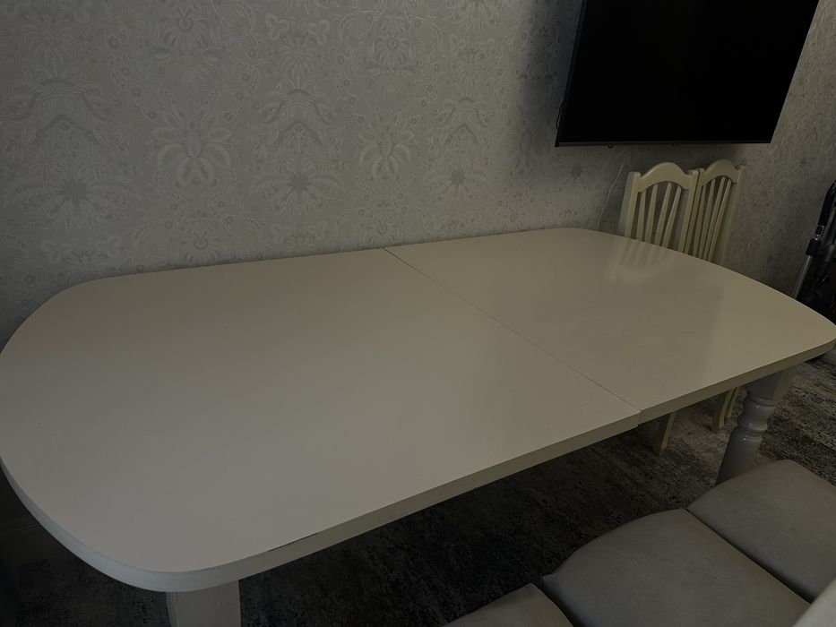 Стол со стульями