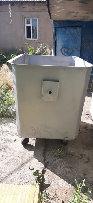 Мусорный контейнер