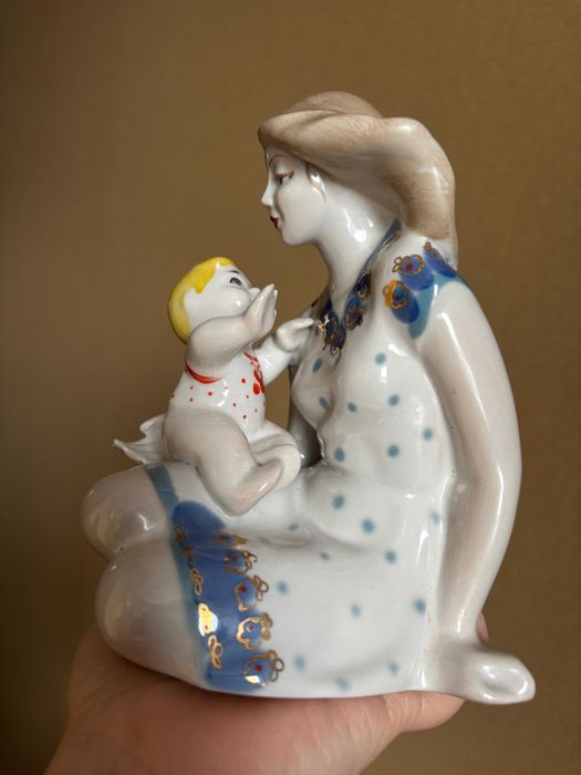 Статуэтка ,,Материнство’’