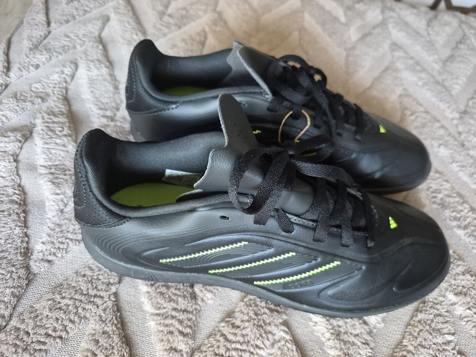 Adidas спортни обувки
