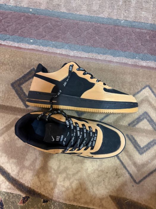 Кроссовки  NIKE в идеальном состоянии.