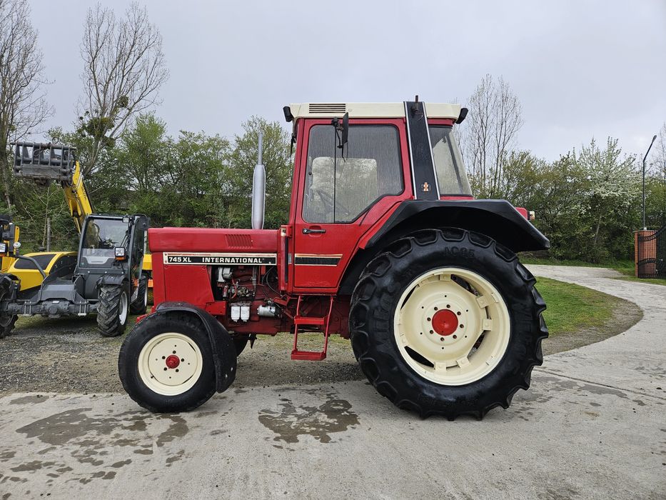 Tractor CASE International 745 XL