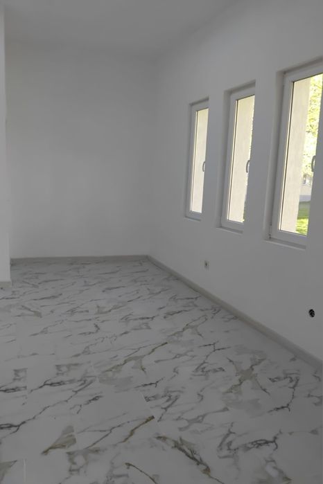 Продавам търговско помещение  намира се в гр. Перник кв. Изток!