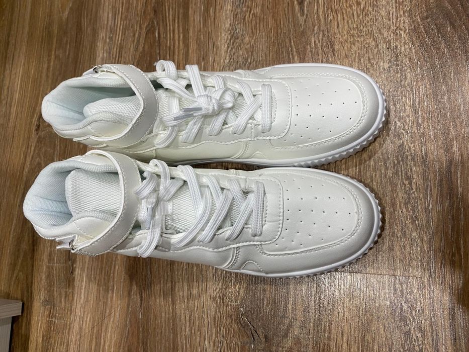 Новые кроссовки продам