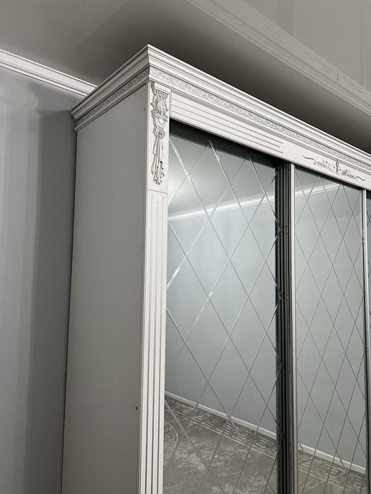 Шкаф купе в идеальном состоянии