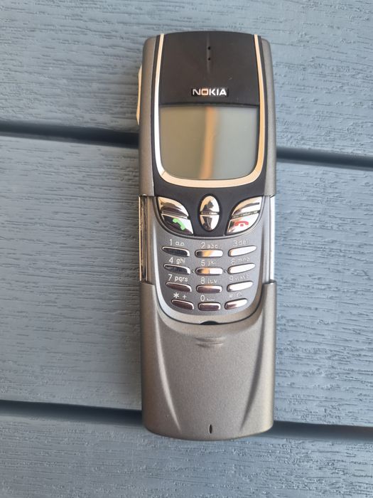 Nokia 8850 беше символ на лукс и все още работи  и след 25 години
