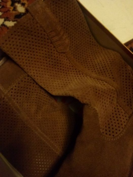 Сапоги жен. Португалия. перфорированная нат.замша. 38р