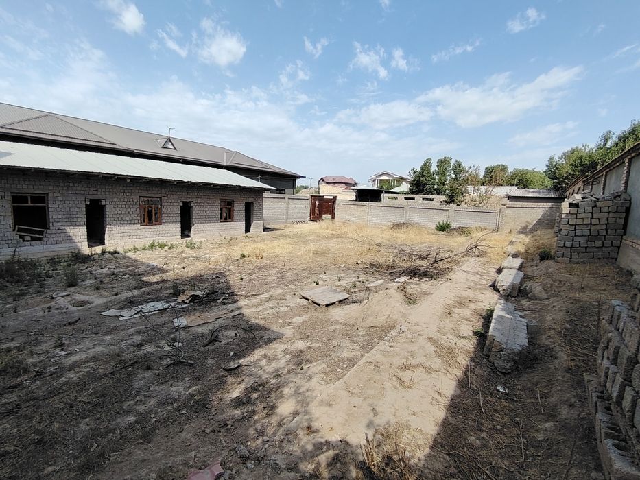 Zangi ota tumanida joylashgan  7.7 sotix