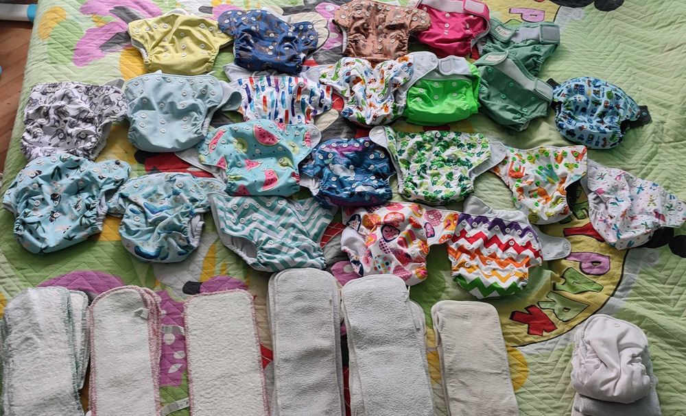 Огромен сет 22 пелени/памперси за многократна употреба и 53 подложки
