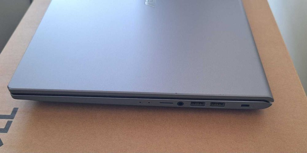 Продавам лаптоп ASUS X509F (i7 / 8GB RAM / 512GB NVMe /2GB NVIDIA) + Win 11 Pro & Office 2019