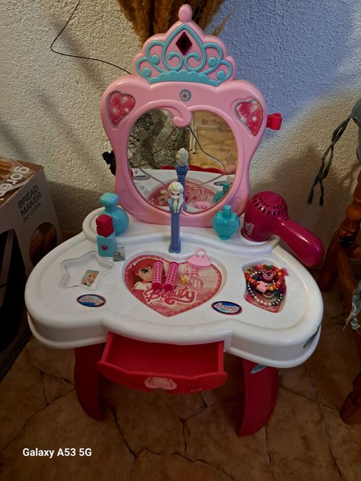 Детска тоалетка за малка принцеса