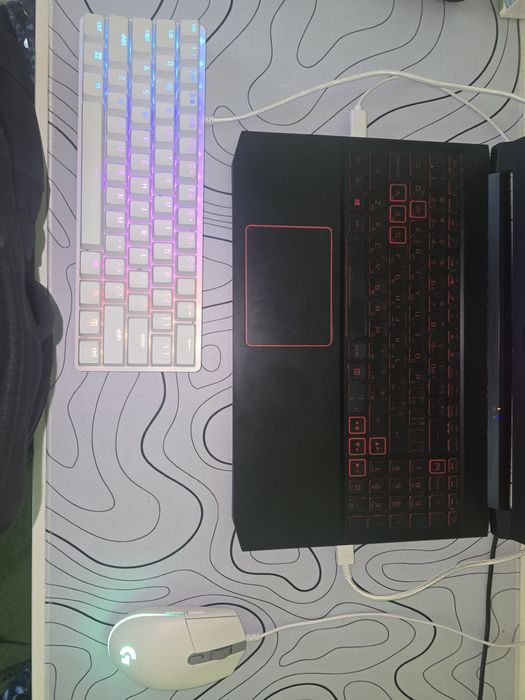 Комплект Геймърски бъндъл от мишка и клавиатура Razer Huntsman mini white и Logitech g102 white!