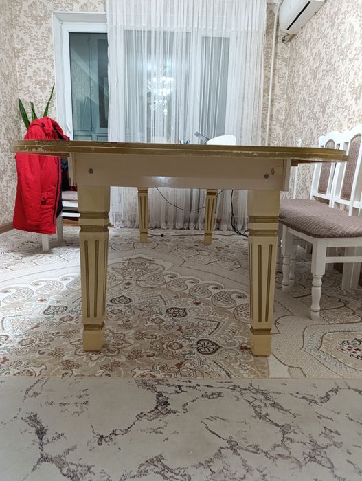 Стол для гостей без стулья