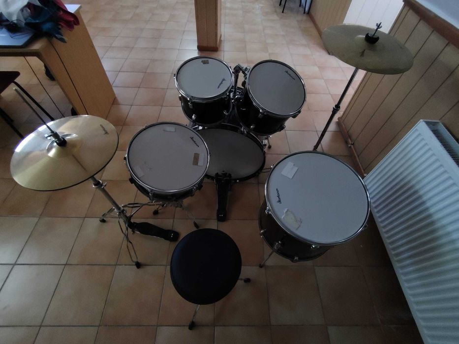 Set de tobe Startone, complet, în stare foarte bună.