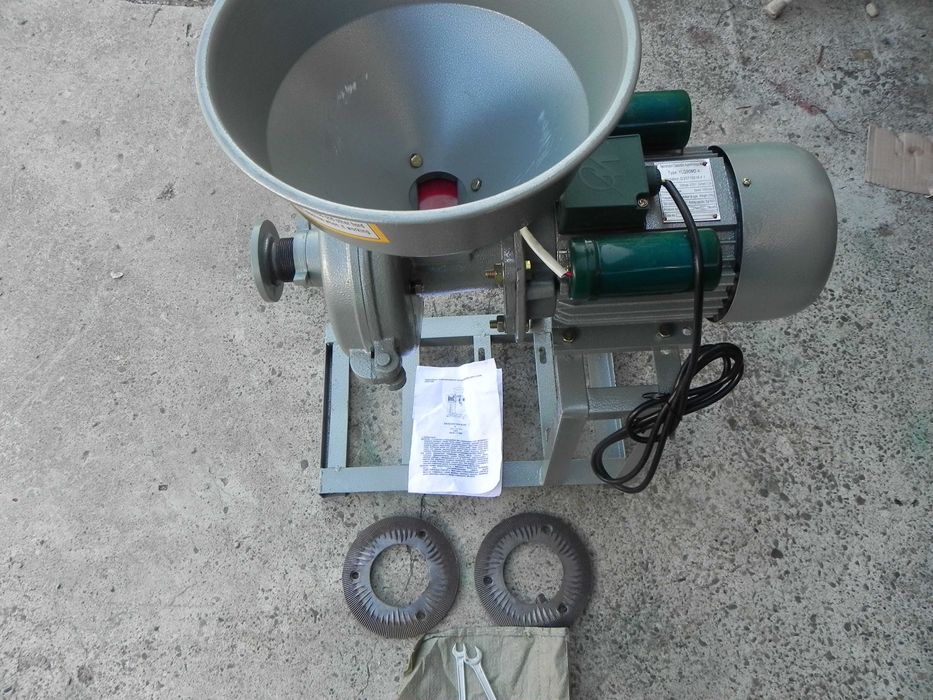 Moara cu pietre pentru faina moto 2,5 kw