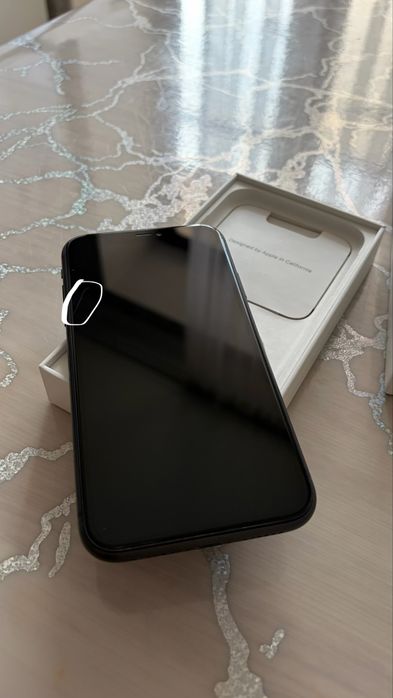 продам айфон 11.