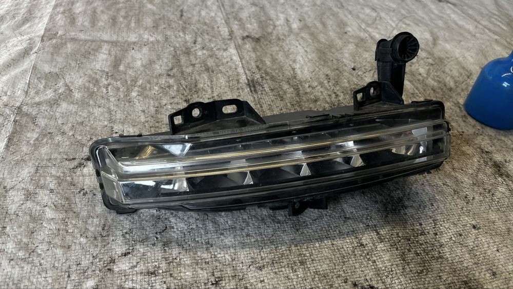 Jaguar десен халоген