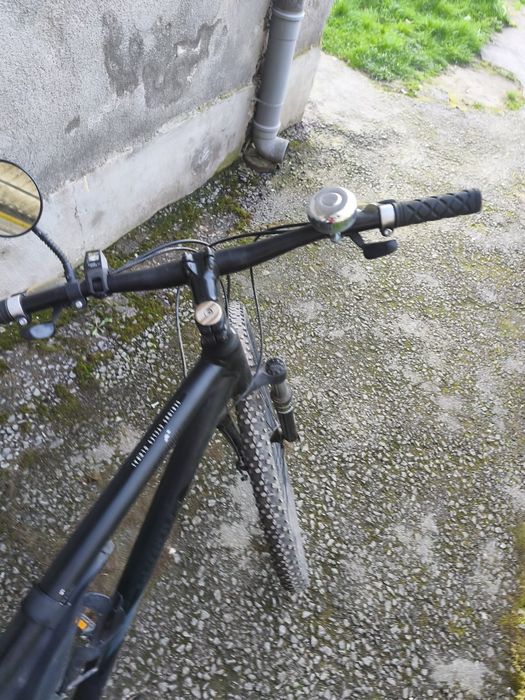 Vind bicicleta in perfecta stare de funcționare.