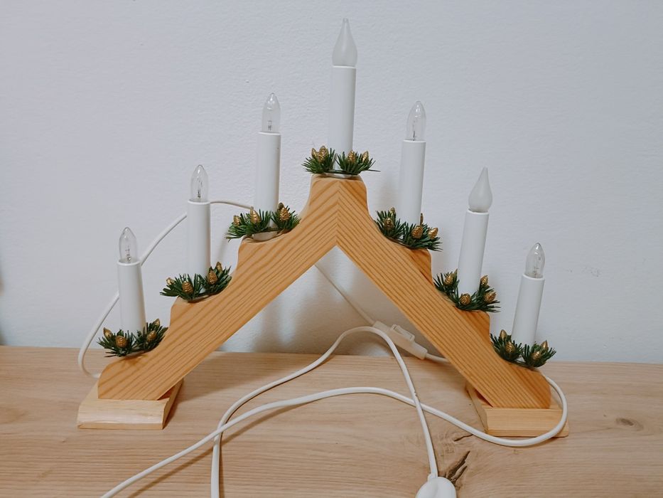 Decor piramida cu lumânări