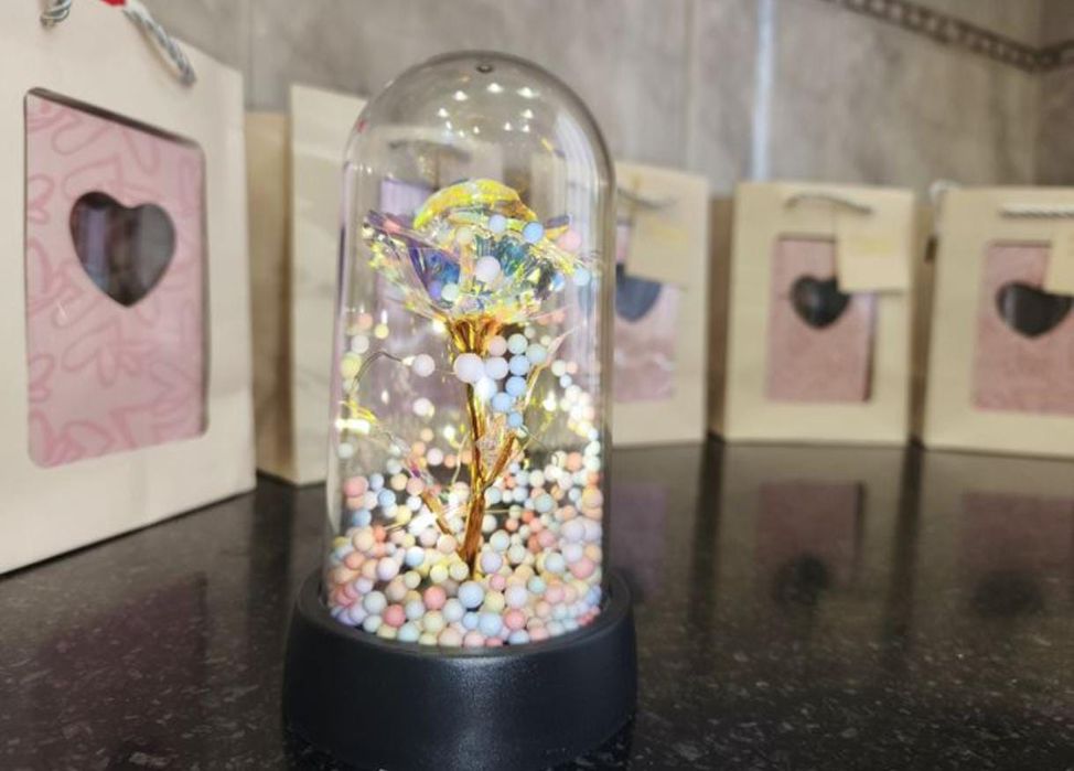 Подарок , цветы , праздник роза