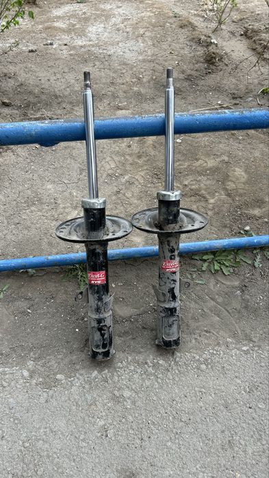 Стойки на камри, продам!