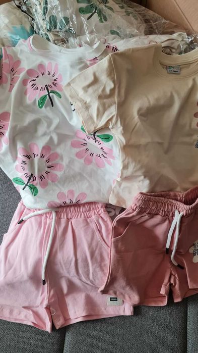 Детски дрехи на едро – комплекти и тениски (ликвидация)