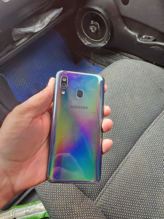 Продам самсунг а40 64 г