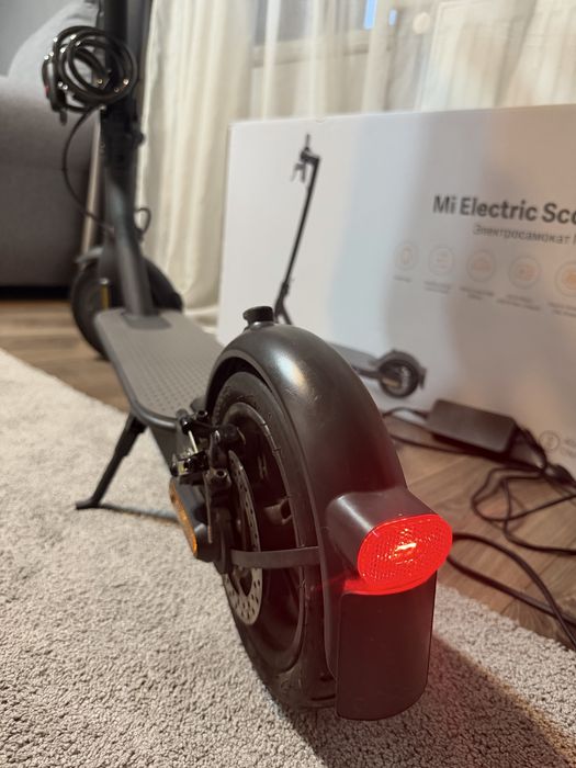 Xiaomi Mi Electric Scooter 1S – aproape nouă – cu accesorii + cutie