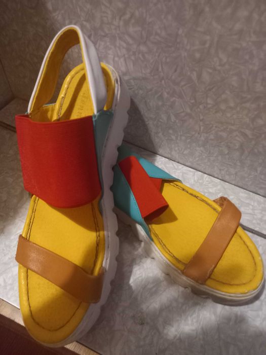 босоножки, почти новые