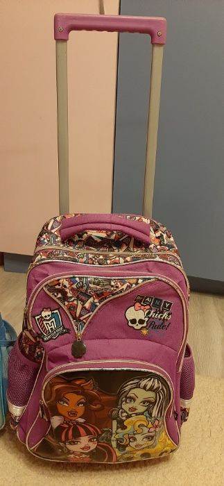 ученическа раница с колела и дълга дръжка