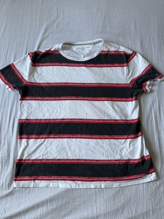 Tricou Tommy Hilfiger original – design clasic în dungi
