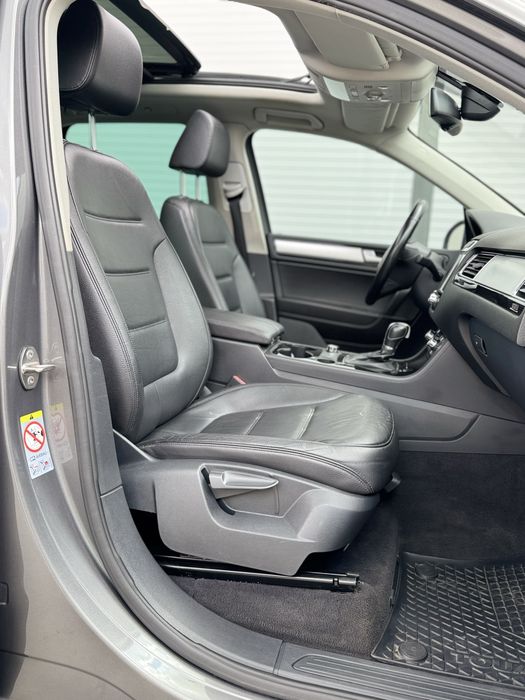 Vw Touareg 3.0 TDi V6 4Motion Tiptronic 2012- E5 / Garantie 1 an/ LED  /Navi 3D/ Panoramic / Piele/  Recent  adus. Accept variante