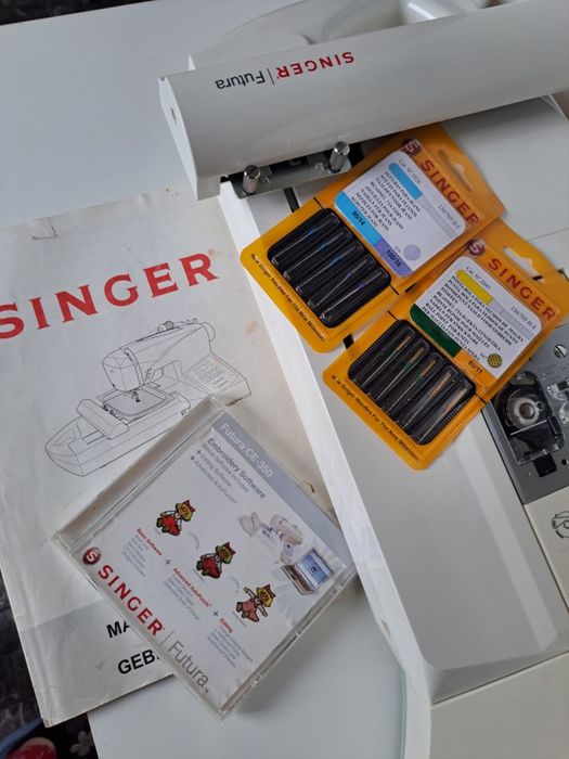 Mașină de cusut Singer Futura CE-250/CE-350