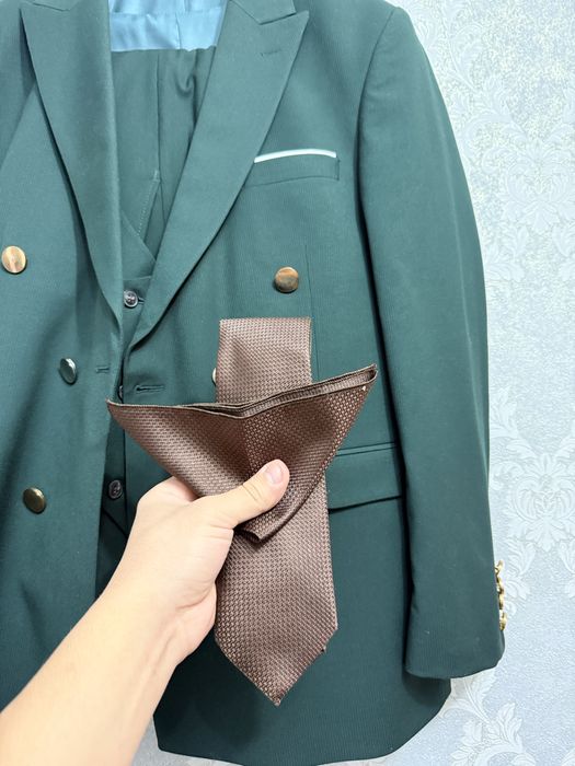 Продам мужские костюмы