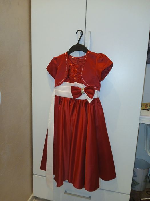 Rochiță roșie pentru fete,evenimente