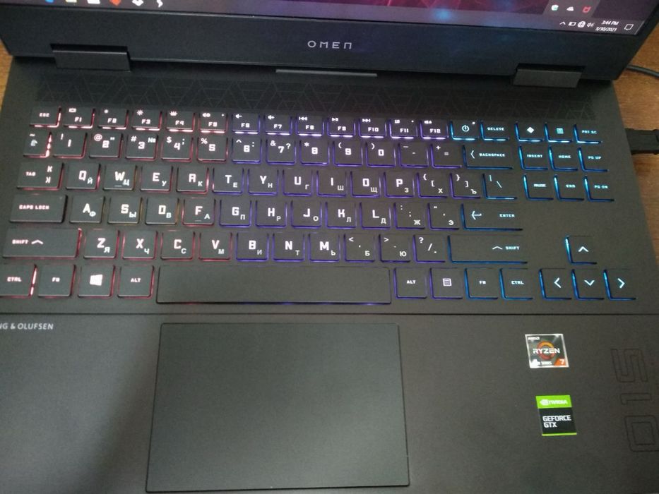 HP Omen 15-en0013dx