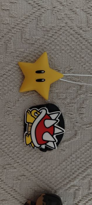 Продам игрушки Киндер Джой марио