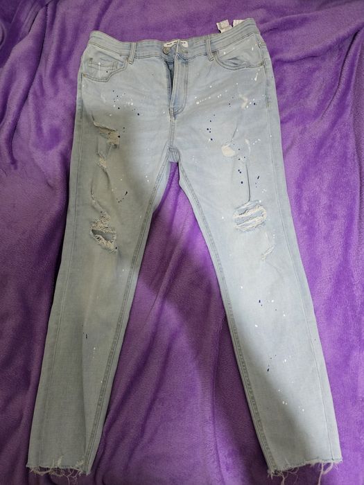 Blugi albastrii cu picatele rupti Pull&Bear