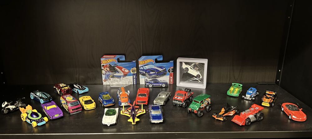 Машинки hot wheels