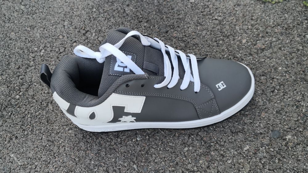 Продам кроссовки