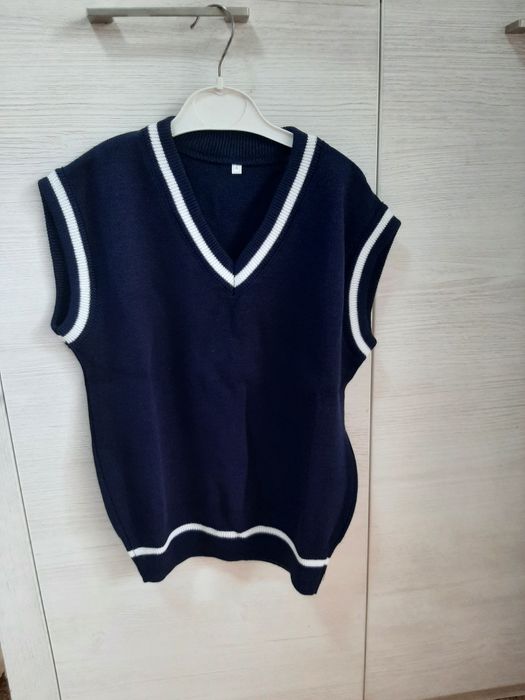 Кофта, безрукавка школьная новые