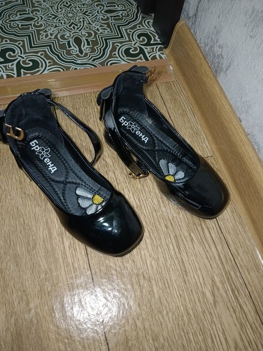 Продам детские туфельки