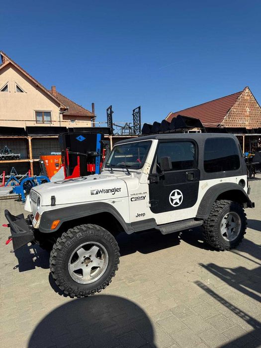 Masina JEEP 2.5 benzina